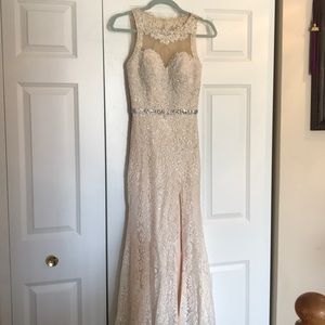 Elegant wedding dress!